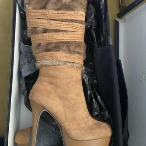 I’m selling beautiful 7.5 faux boots